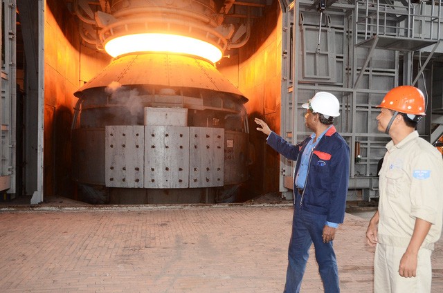 Một lò thổi tại nhà máy thép Hòa Phát ở Kinh Môn, Hải Dương - Ảnh: Tuổi trẻ.

