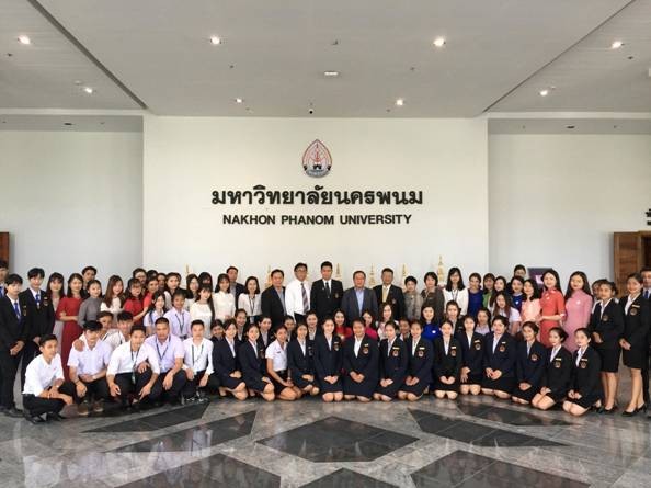Sinh viên Đại học Hà Tĩnh giao lưu cùng Trường Công nghiệp Dịch vụ và Du lịch, thuộc Trường Đại học Nakhon Phanom
