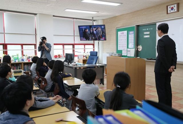 Không khí “thống nhất”  lan tới trường học Hàn Quốc