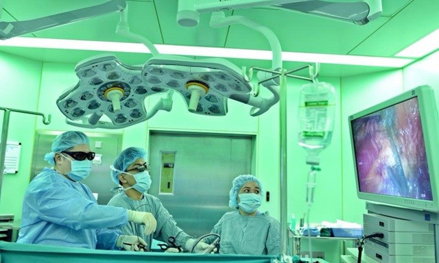 Ứng dụng phẫu thuật nội soi 3D: Cứu cánh cho bệnh nhân u nang thận