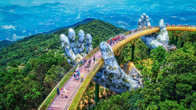 Cầu Cổng vàng tại Đà Nẵng là điểm đến hấp dẫn năm 2018