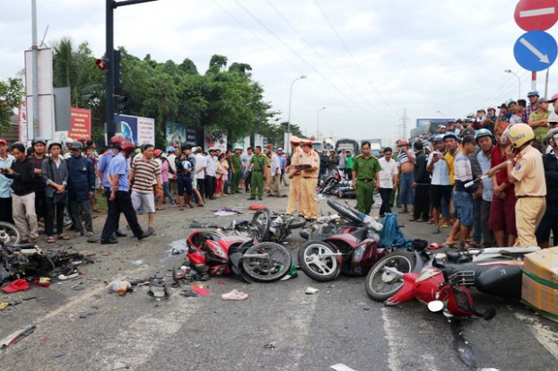 Vụ tai nạn thảm khốc ở Long An: Xác định vận tốc xe container