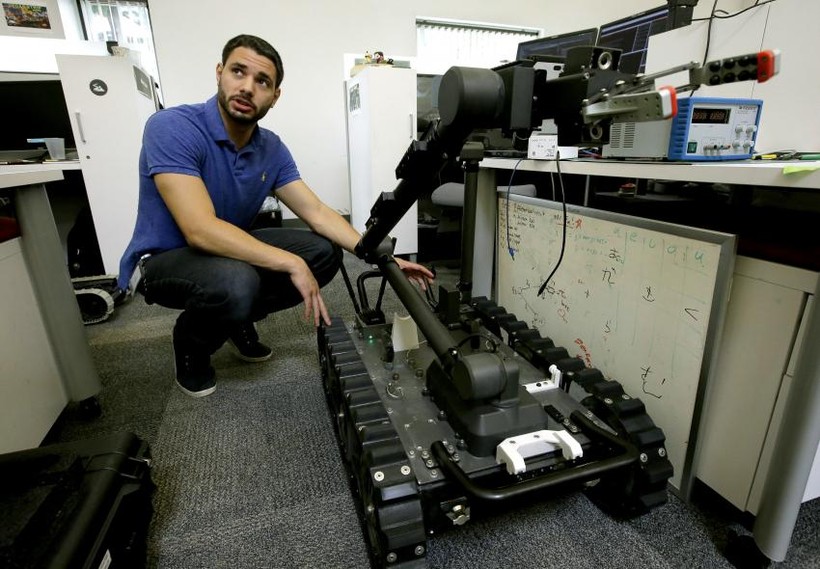 Loại robot được Công ty Roboteam của Israel và Endeavor Robotics ở Massachusetts (Mỹ) phát triển đang tham gia vào hợp đồng béo bở của Quân đội Mỹ.