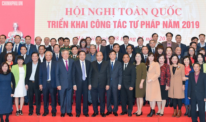 Thủ tướng Nguyễn Xuân Phúc và các đại biểu tham dự Hội nghị
