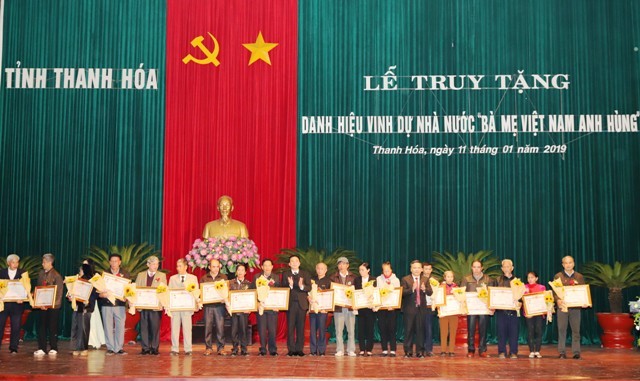 Lãnh đạo tỉnh Thanh Hóa trao tặng danh hiệu Bà mẹ Việt Nam Anh hùng 