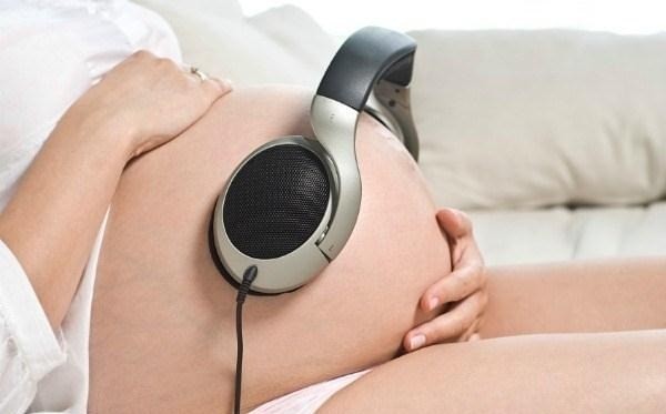 Cho thai nhi nghe nhạc vào thời điểm nào thì thích hợp?
