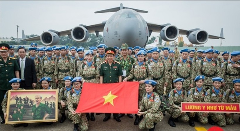 Tác phẩm “Lực lượng gìn giữ hòa bình Việt Nam xuất quân làm nhiệm vụ quốc tế” đoạt giải Đặc biệt của tác giả Nguyễn Tiến Thành