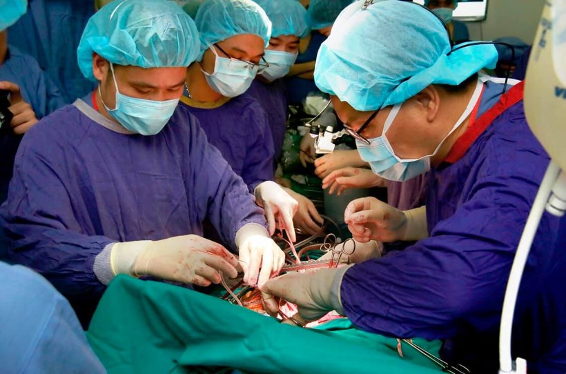 Bệnh viện Hữu nghị Việt Đức với kỹ thuật cao ghép hai phổi từ người cho đa tạng chết não.