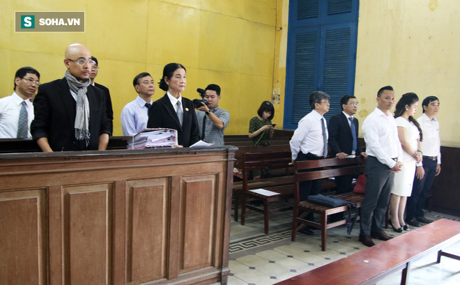 Ông Đặng Lê Nguyên Vũ và vợ không một lần nhìn nhau tại phiên tòa xử ly hôn