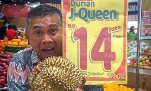 Sầu riêng J-Queen bày bán trong siêu thị ở trung tâm Plaza Asia. Ảnh: Instagram.

