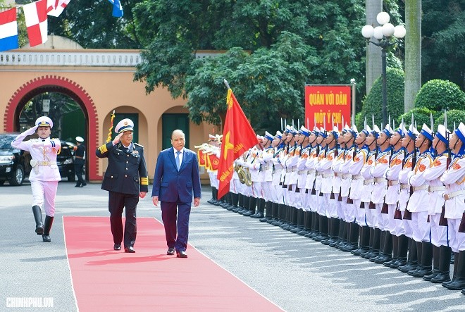 Thủ tướng thăm, kiểm tra công tác sẵn sàng chiến đấu tại Quân chủng Hải quân. Ảnh: VGP/Quang Hiếu.