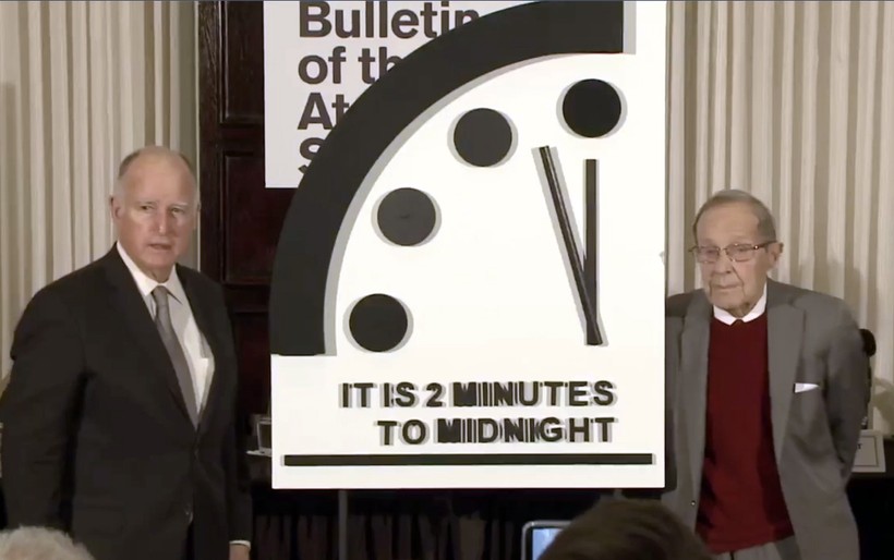 Ông Jerry Brown và ông Robert Rosner trình bày bản cập nhật 2019 của Đồng hồ Ngày Tận thế vào ngày 28/1