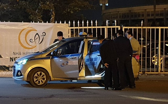 Xuất hiện nhiều tình tiết lạ vụ tài xế taxi bị cứa cổ, tử vong trước SVĐ Mỹ Đình