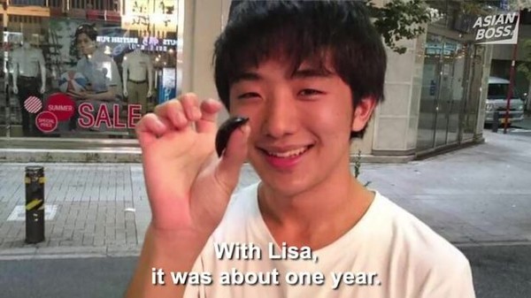 Chàng trai Nhật Bản "hẹn hò" với gián suốt 1 năm