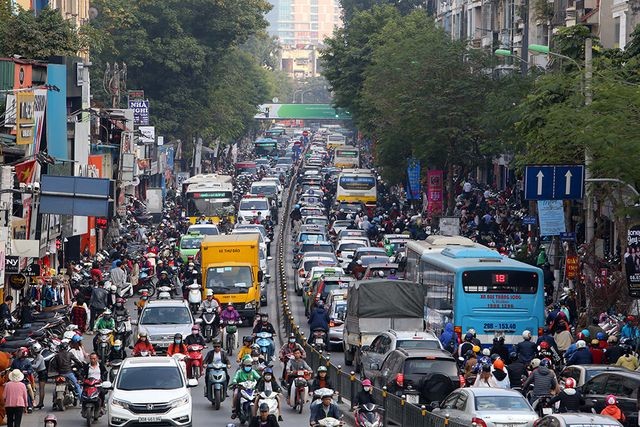 Phố Hà Nội ngày tắc đường nghiêm trọng nhất trong năm