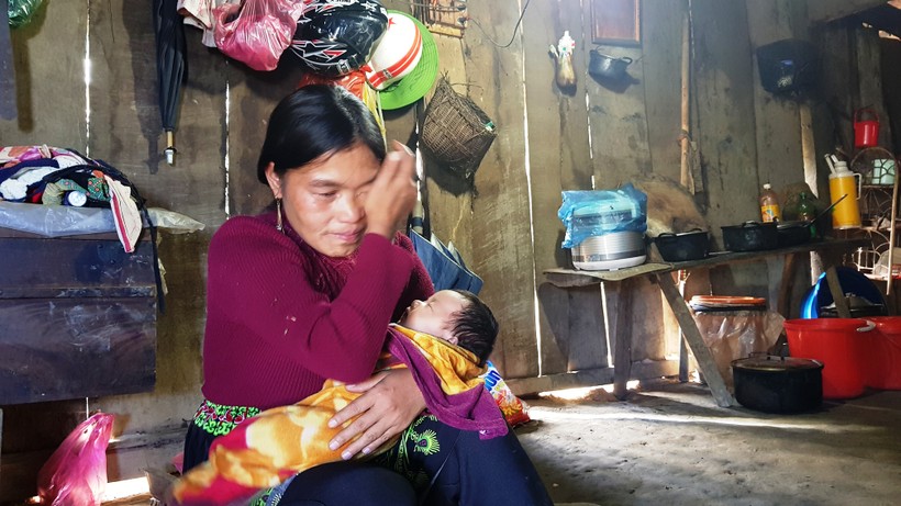 Chị Hạng Thị C. vừa trốn thoát về Việt Nam và đang nuôi đứa con mang hai dòng máu