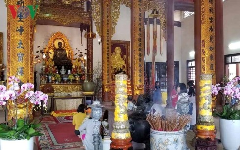 Nét riêng của người dân xứ Huế khi đi chùa lễ Phật đầu năm mới