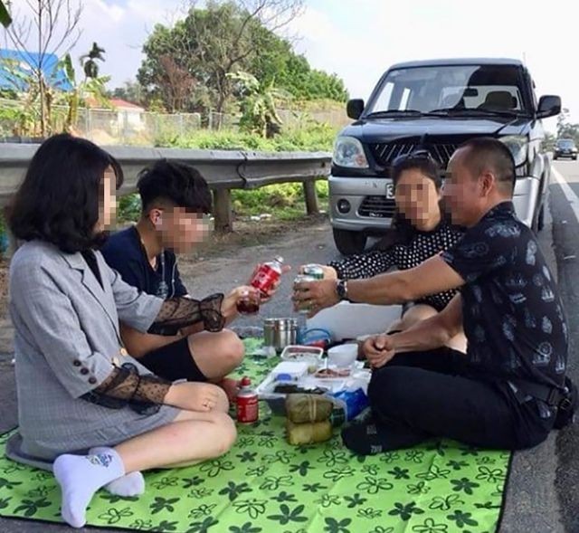 Đã làm việc với lái xe “mở tiệc” trên cao tốc Nội Bài - Lào Cai