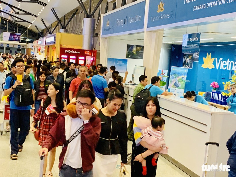 Sân bay Đà Nẵng "căng mình" phục vụ đi lại tăng cao sau tết của hành khách - Ảnh: C.Trung.