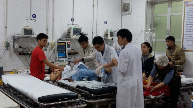 Hết Tết, bệnh nhân tai nạn, đánh nhau vẫn ùn ùn nhập viện