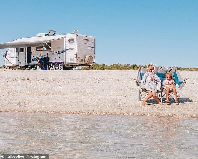 Sau 1 năm rong ruổi trên xe tải, gia đình Úc vật lộn trở về cuộc sống thực tại