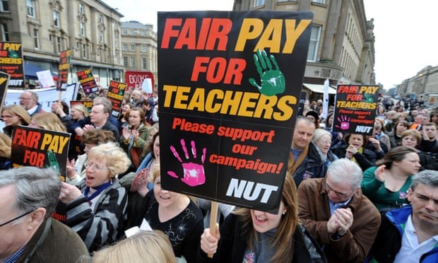 Các công đoàn giáo viên hoan nghênh sự thừa nhận của chính phủ Anh rằng tiền lương nhà giáo đã giảm và đang kêu gọi tăng 5% trong năm 2019