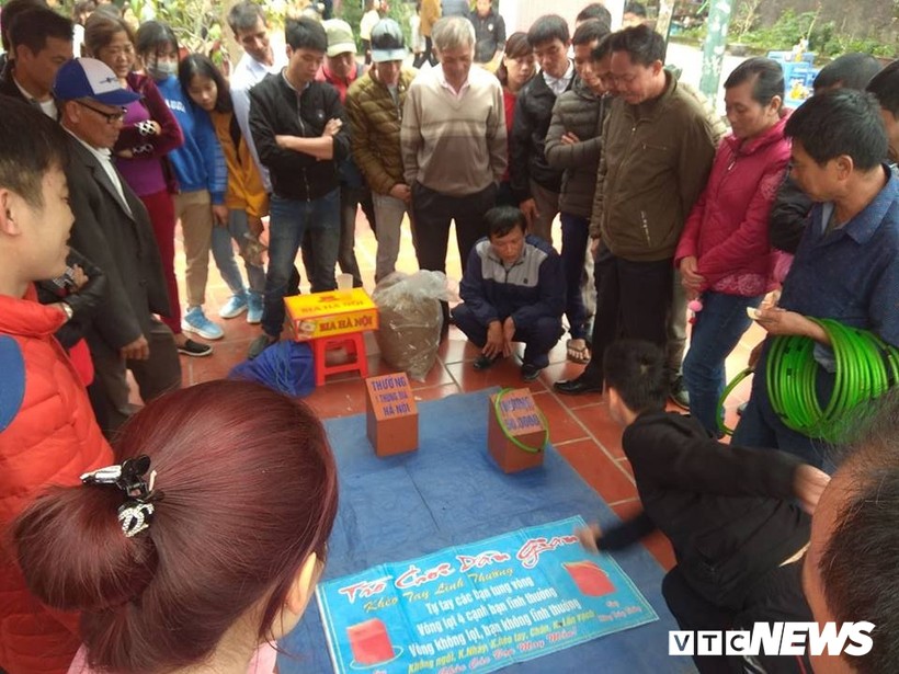 Quán ăn, cờ bạc trá hình bủa vây tại lễ hội chùa Đậu ở Hà Nội