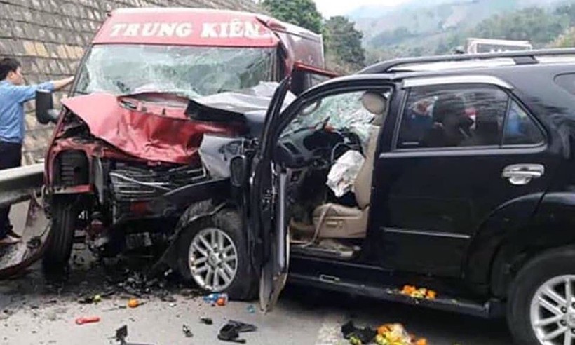 Ô tô đâm nhau trên cao tốc Nội Bài - Lào Cai: 2 nạn nhân đã tử vong