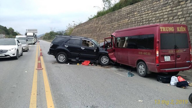 Nguyên nhân ban đầu vụ tai nạn làm 12 người thương vong trên cao tốc Nội Bài - Lào Cai