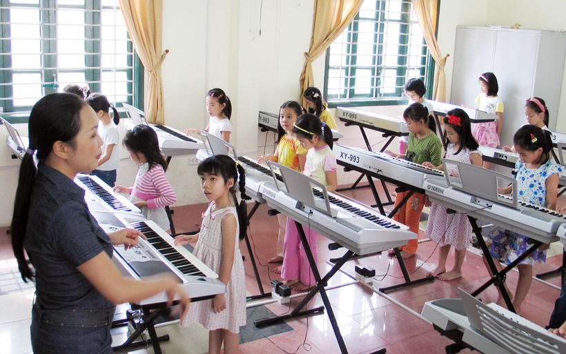Trong giờ Âm nhạc tại Trường Tiểu học Lý Thái Tổ (Hà Nội)