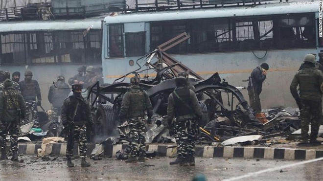 Lực lượng an ninh Ấn Độ kiểm tra hiện trường vụ tấn công