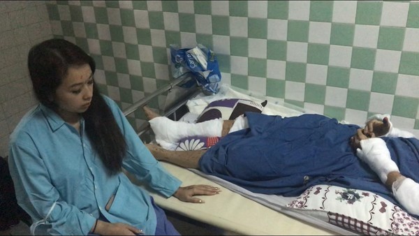 Vụ Việt kiều bị tạt axit và cắt gân chân: Anh trai nạn nhân khóa số điện thoại và email 