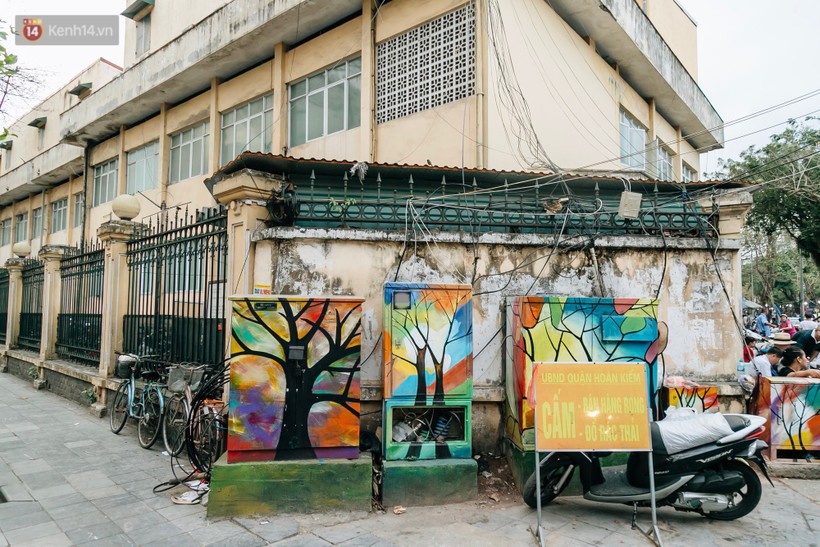 Chuyện buồn về những tủ điện sắc màu ở Hà Nội bị bôi bẩn