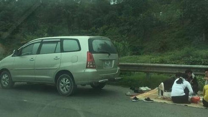 Tạm giữ ô tô của nhóm người ăn nhậu trên cao tốc Nội Bài - Lào Cai