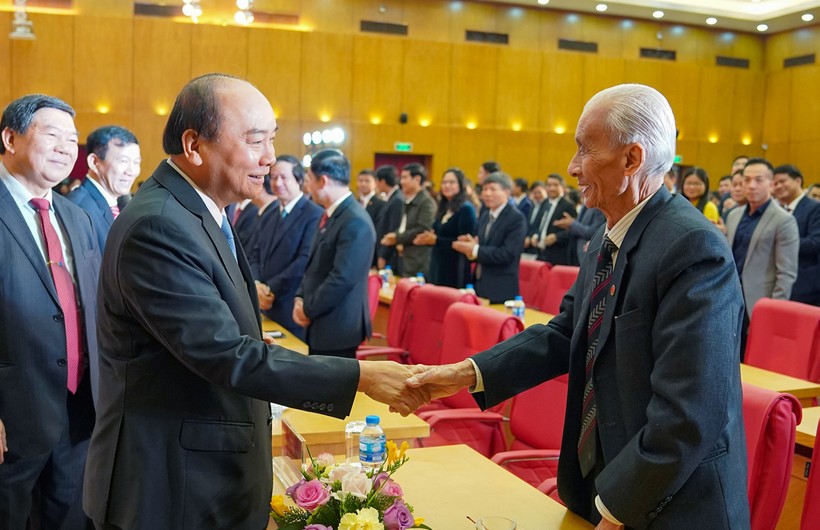 Thủ tướng Nguyễn Xuân Phúc thăm hỏi đại biểu dự lễ kỷ niệm