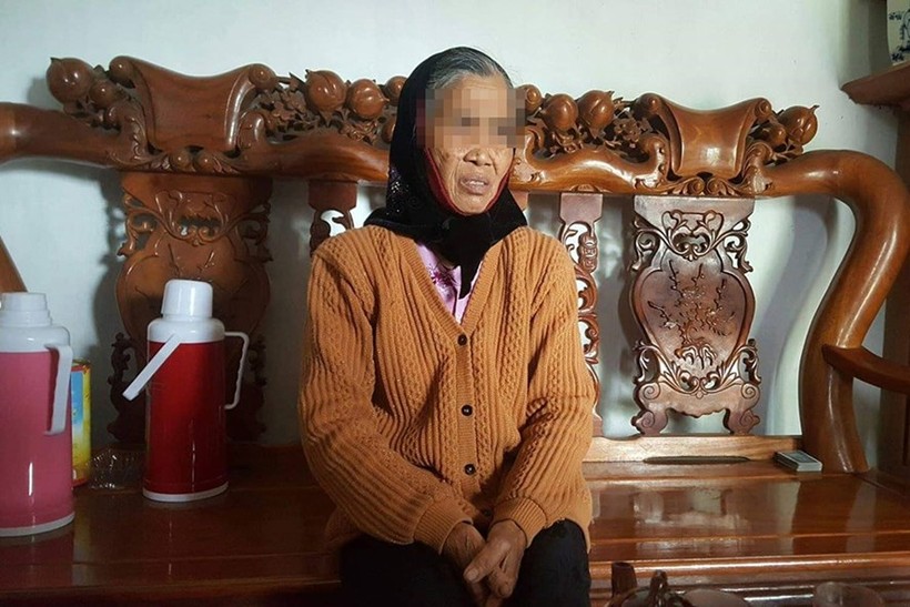 Bà Nguyễn Thị Dân vẫn bàng hoàng về vụ việc vừa xảy ra với người cháu xấu số của mình. Ảnh: PV.