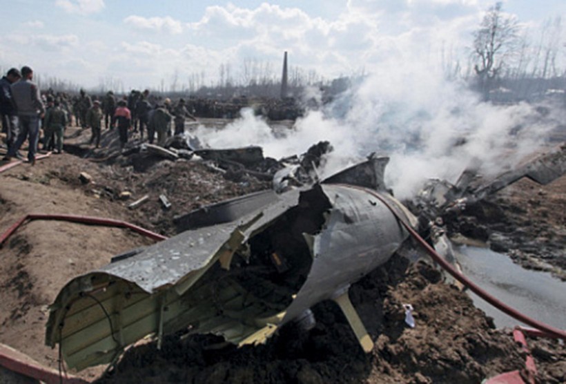 Xác máy bay Ấn Độ bị Pakistan bắn rơi