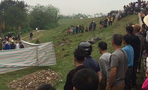 Hưng Yên: Phát hiện thi thể nam giới nằm sấp bên cạnh xe máy vỡ tung tóe
