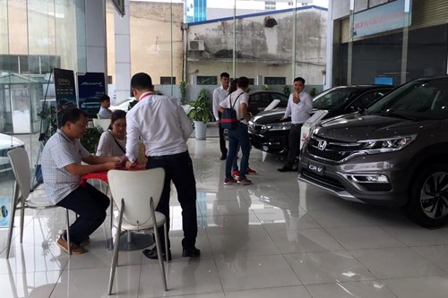 Những chiêu moi tiền khách Việt khi mua ôtô