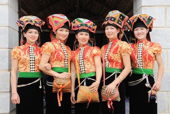 Trang phục của phụ nữ dân tộc Thái.