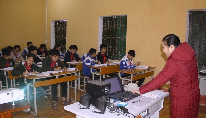Một tiết học ứng dụng CNTT của cô và trò Trường THCS Sơn Hà (huyện Hữu Lũng, Lạng Sơn)