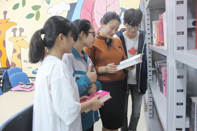 Hà Tĩnh: Cô thủ thư đi xin sách để tặng trẻ em nghèo