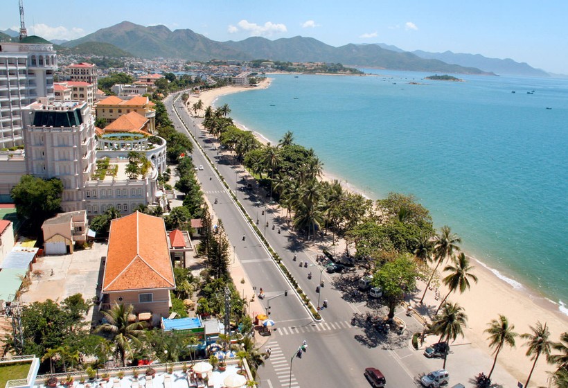 Bãi biển Nha Trang - điểm đến của nhiều du khách