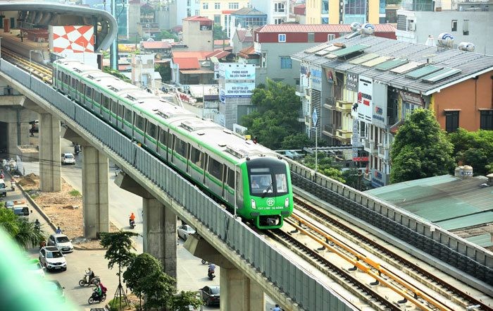 Hà Nội vừa tổ chức xin ý kiến về mức chi hỗ trợ vé tháng đối với hành khách đi tuyến đường sắt đô thị 2A Cát Linh - Hà Đông.