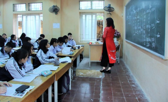 Một tiết ôn tập môn Toán của cô và trò Trường THPT Trương Định (Tân Mai, Hà Nội).   Ảnh: Thiên Thanh