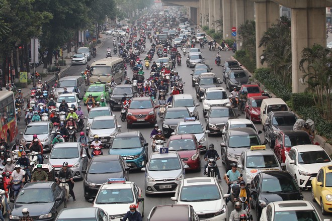 Hạn chế xe máy trên hai đường Lê Văn Lương, Nguyễn Trãi mới chỉ là đề xuất nghiên cứu
