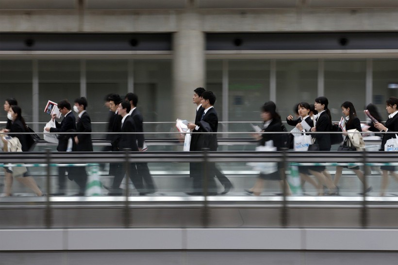 Sinh viên nước ngoài theo học tại Trường ĐH Phúc lợi Xã hội Tokyo. Ảnh: Bloomberg