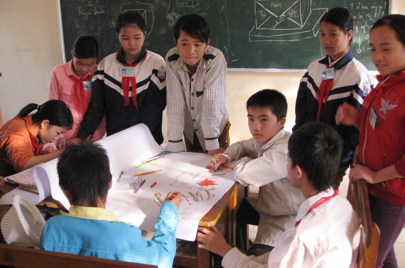 Học sinh Trường Phổ thông dân tộc nội trú Cao Phong (Hòa Bình) hoạt động ngoài giờ lên lớp. Ảnh: Hà Thành