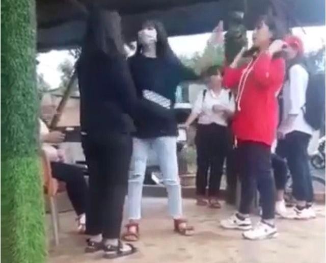 Lâm Đồng:  Nữ sinh lớp 8 bị đánh hội đồng đến thủng màng nhĩ