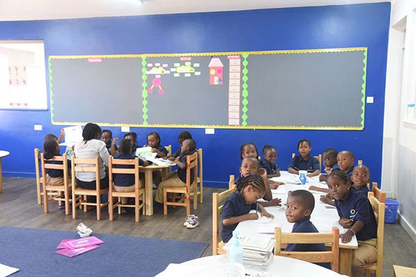 HS tiểu học của Trường Nova Pioneer, một trong những hệ thống GD tư thục lớn nhất Kenya, trong một giờ học